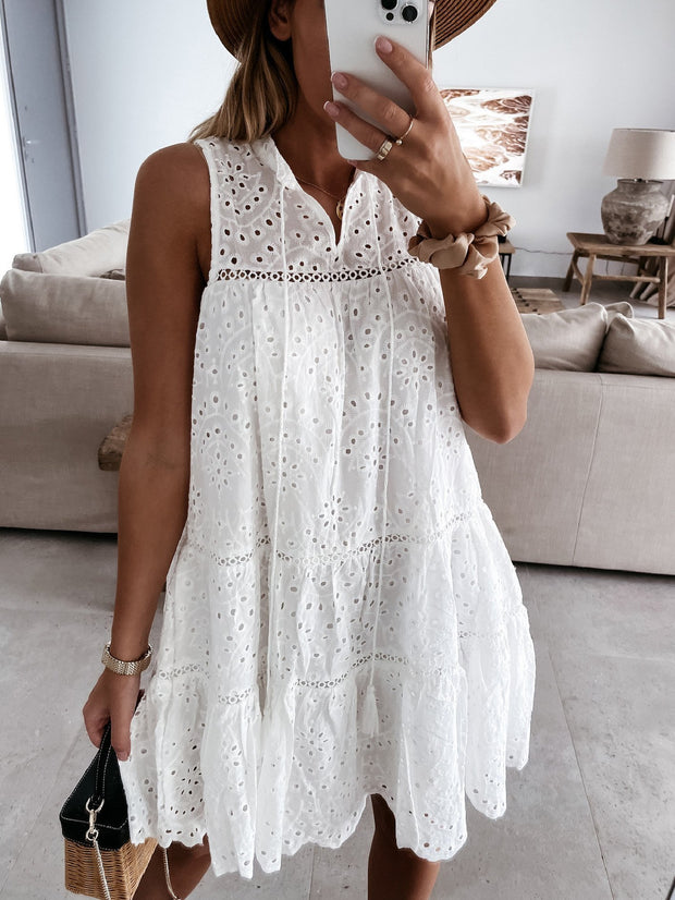 Hollow pure white sleeveless dress