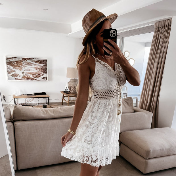 Chic v-necked hollow lace dress